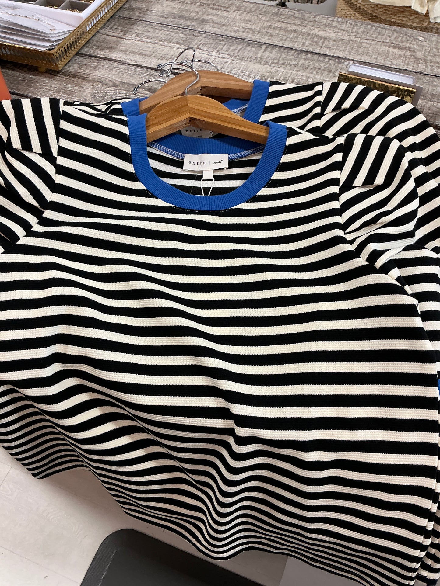 Black/white stripe short sleeve with blue collar