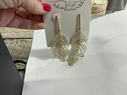 Virtue leaf earring