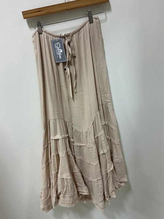 Front wave tiered skirt