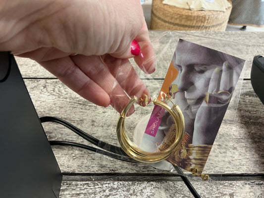 Small everybody’s favorite hoops brushed 18k gold