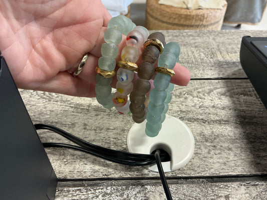Glass bracelet with cheerio washer