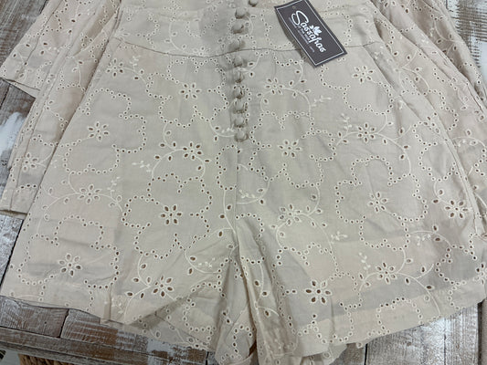 Eyelit Button Short